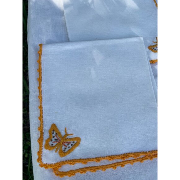 Vintage 1950s Cotton Tablecloth Napkin Set Embroidered Butterfly - Picture 14 of 15